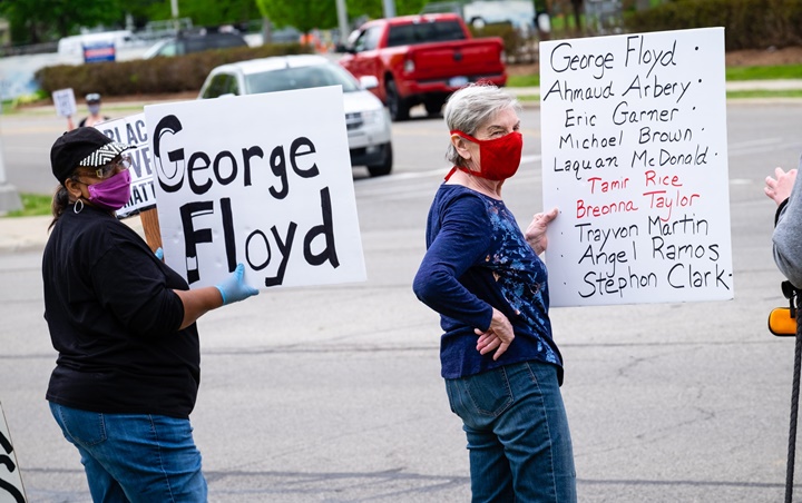 Sejumlah Polisi AS Ikut Aksi Protes Kematian George Floyd
