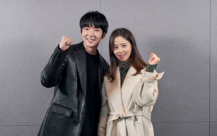 Aura Beda Lee Jun Ki dan Moon Chae Won di 2 Poster 'Flower Of Evil' Jadi Perbincangan