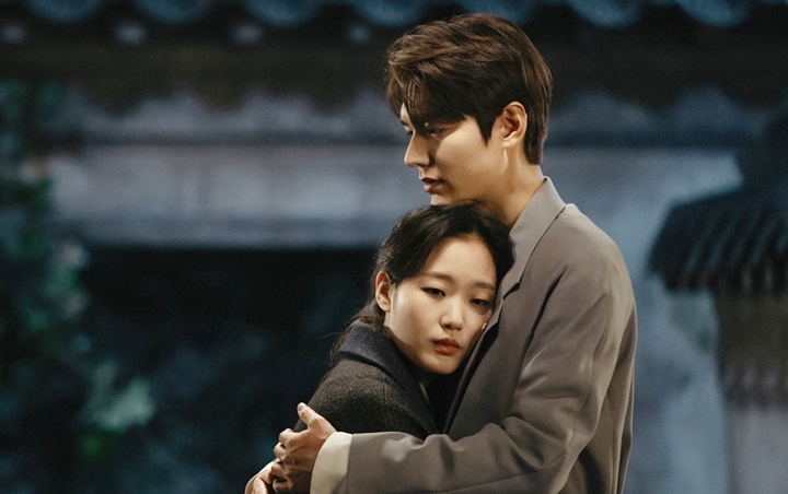 Kim Go Eun Bikin Heboh Buat Postingan 'Couple' Lee Min Ho di Lokasi 'The King: Eternal Monarch'