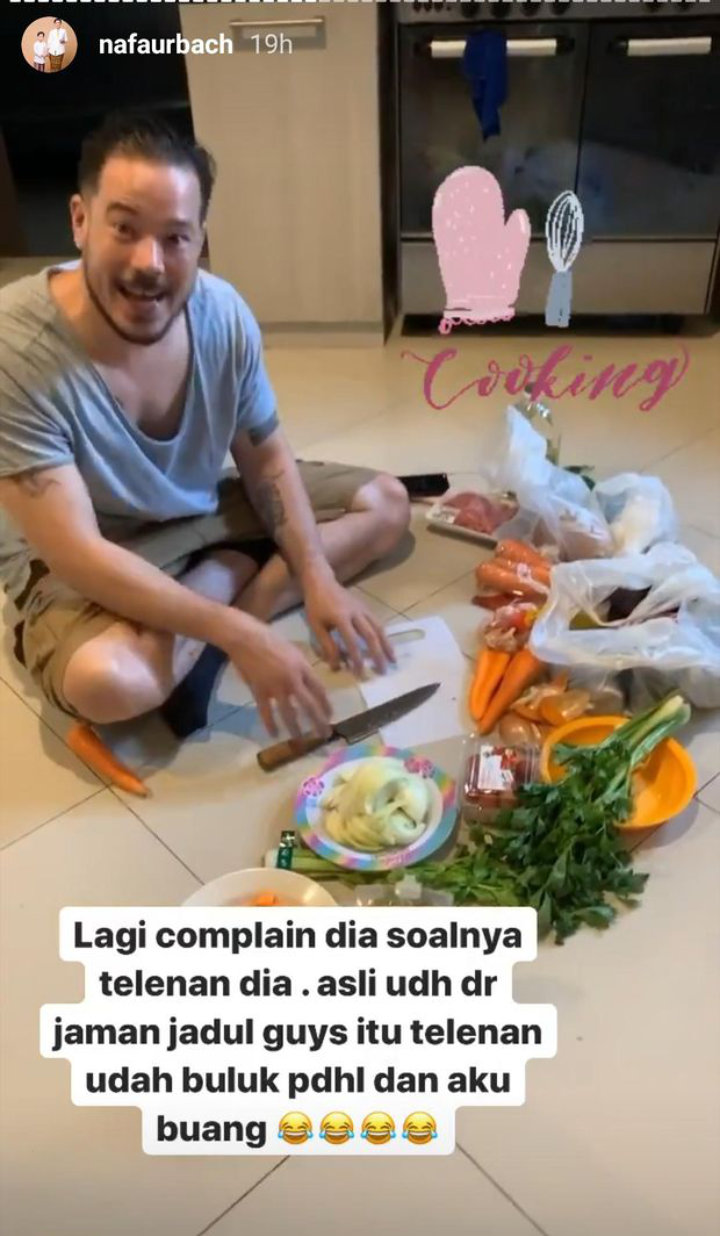 Berkunjung ke Rumah Nafa Urbach, Zack Lee Ngedumel Saat Masak Gegara Talenan