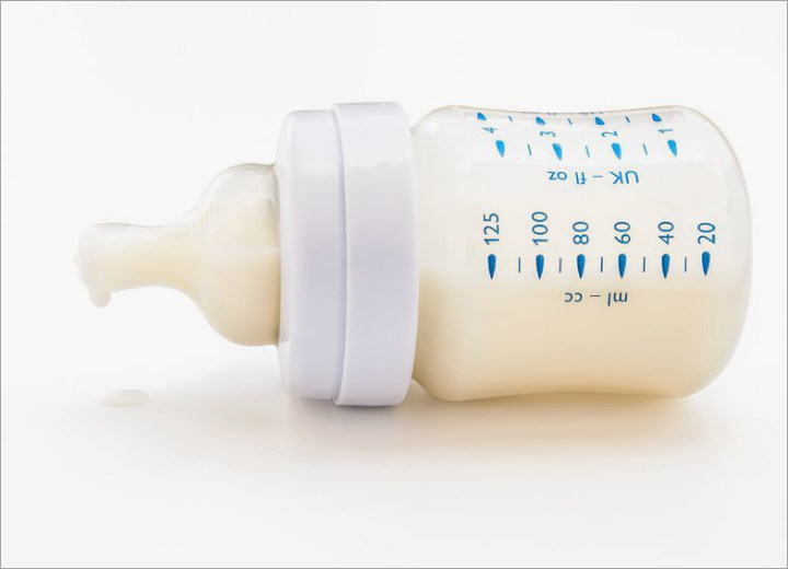 Terbiasa Minum Susu dengan Botol