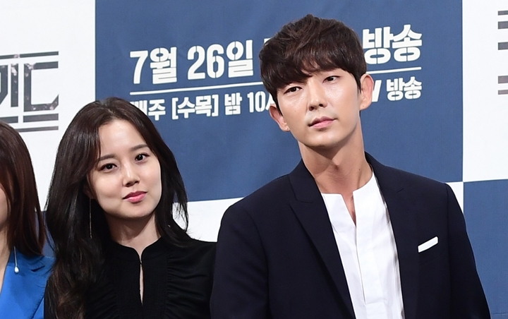 Kebahagiaan Pernikahan Lee Jun Ki dan Moon Chae Won Hilang di Teaser 'Flower of Evil'