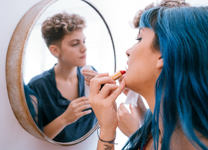 Jangan Pinjam atau Meminjamkan Alat Makeup dengan Orang Lain