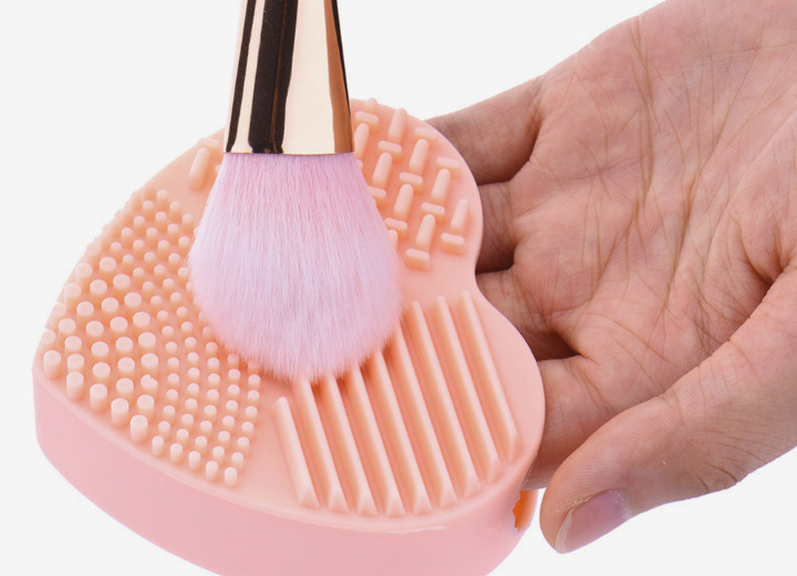 Bersihkan Alat Makeup Secara Berkala