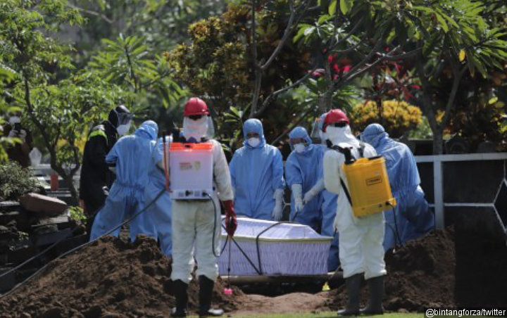 Petugas Kelelahan, Jenazah PDP Corona di Sumsel Jatuh Saat Dikuburkan