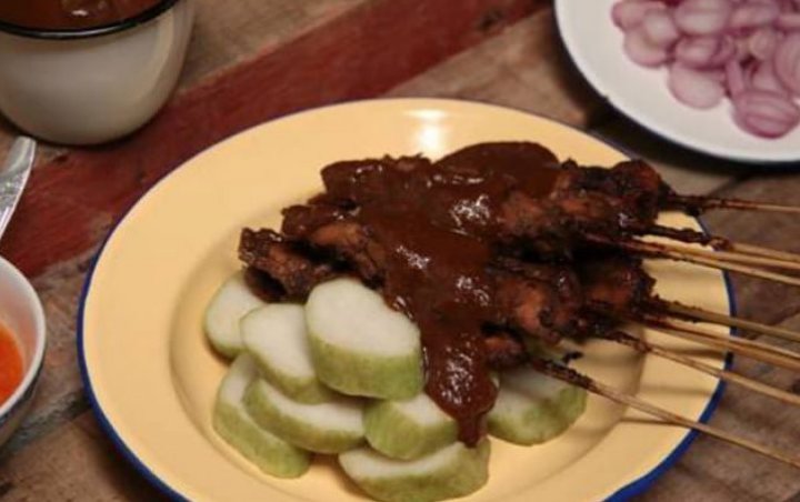 Mengaku Sudah 8 Tahun Berjualan, Penjual Sate Ayam Ini Diduga Pakai Daging Busuk