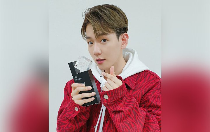 Baekhyun Didatangi 4 Member EXO di 'Inkigayo', Foto Manis Bareng Chanyeol Bikin Fans Heboh