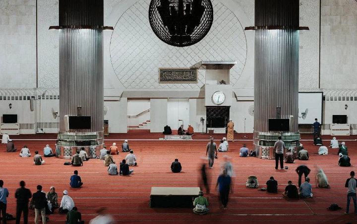Tokoh Muslim Inggris Ngotot Tempat Ibadah Tetap Ditutup Selama Pandemi Corona, Ini Alasannya
