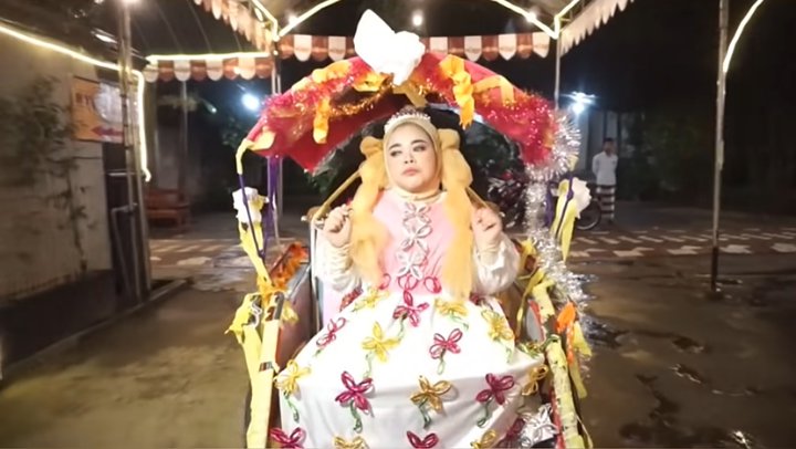 Kekeyi di MV \'Keke Bukan Boneka\'