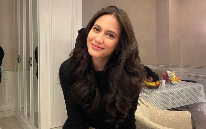 Pevita Pearce Pose Bibir Manyun dengan Rambut Berantakan, Netizen Berebut Gombali