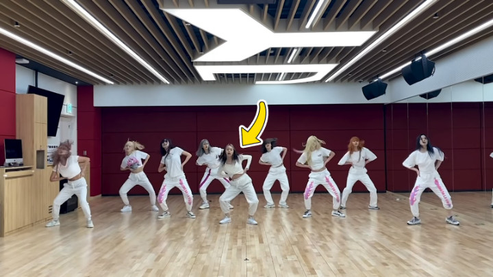 Fans Akhirnya Bisa \'Melihat\' Tato Besar di Lengan Chaeyoung TWICE yang Selama Ini Disembunyikannya