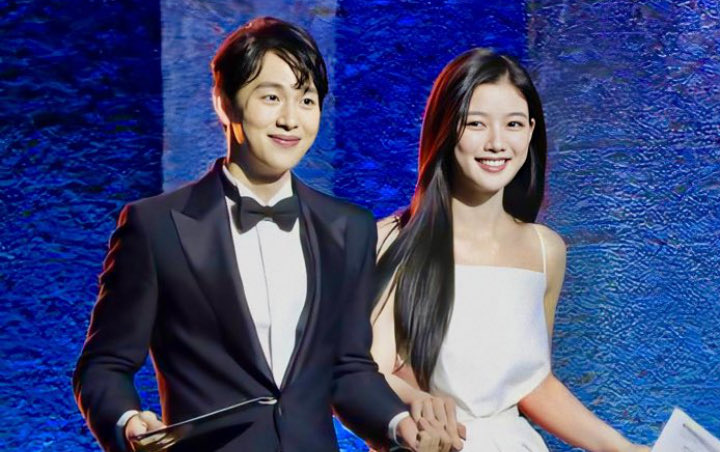 Baeksang Arts Awards 2020: Im Siwan dan Kim Yoo Jung Reunian, Foto Manis Jadi Bahasan