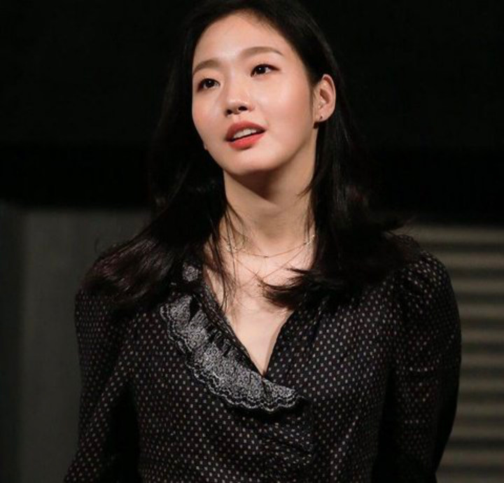 Netizen Berharap Kim Go Eun Tak Lagi Mendapat Ejekan Soal Wajahnya