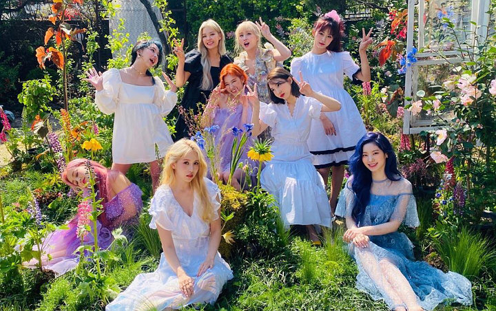 Sebuah postingan di situs komunitas online Pann menyoroti penampilan panggung TWICE di sesi encore 'M!Countdown'. Para netizen mengkritik vokal TWICE di sesi encore.