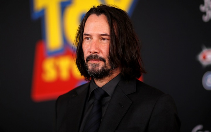 Keanu Reeves Tawarkan Kencan Online Via Zoom Selama 15 Menit, Tertarik Coba?