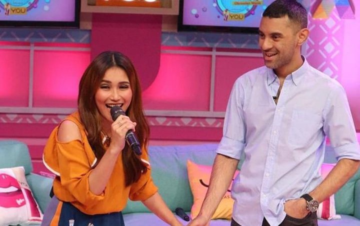 Ayu Ting Ting Ulang Tahun, Didi Riyadi Rela Datang Tengah Malam Beri Kejutan 