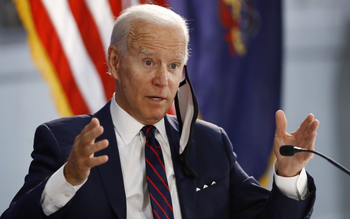 Joe Biden Minta Twitter dan Facebook Hapus Postingan Trump ...