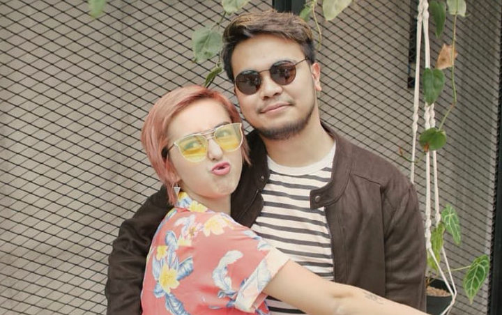 Reza Anugrah akhirnya mengungkap alasan diceraikan oleh sang istri bule, Fabiola Elizabeth Agnes. Ia mengungkap gugatan cerai yang diajukan Fabiola sudah terhitung sejak dua minggu lalu.