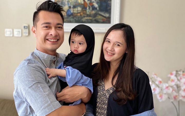 Sang Putri Rayakan Ultah Pertama, Ini Ungkapan Cinta Eza Gionino dan Istri