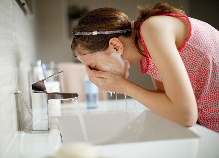 Cuci Muka dengan Lembut