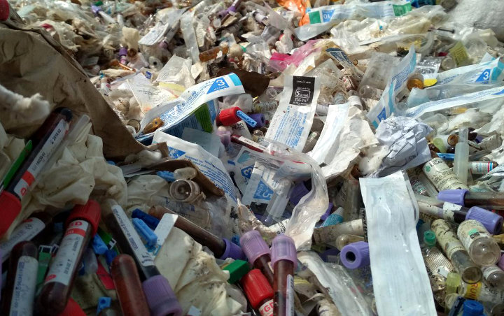 Limbah Medis Bekas Penanganan Covid-19 Dibuang Sembarangan