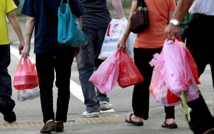 Usai 6 Bulan Sosialisasi, Larangan Kantong Plastik di Jakarta Mulai Berlaku Hari Ini 