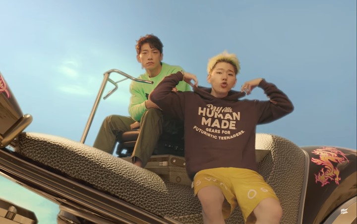 Zico Dan Rain Asik Menari Di Bawah Musim Panas Terik Dalam MV Comeback 'Summer Hate'