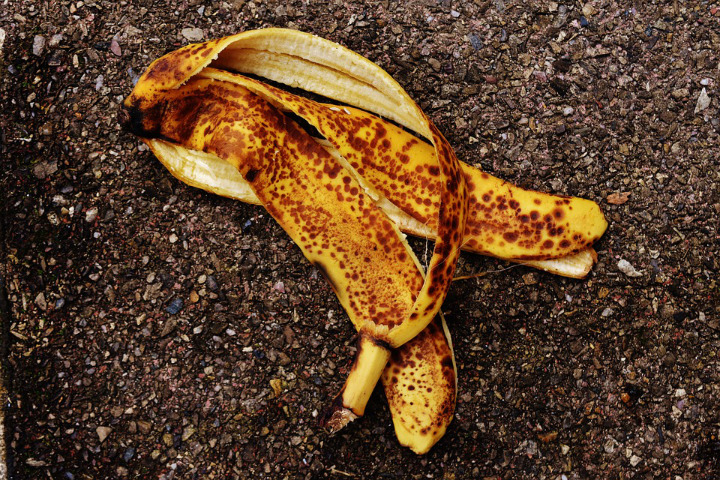 Bungkus dengan Daun Pepaya atau Kulit Pisang
