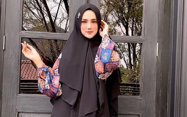 Pakaian Mulan Jameela Saat Jogging Curi Perhatian, Netizen: Gerah Lihat Bajunya!