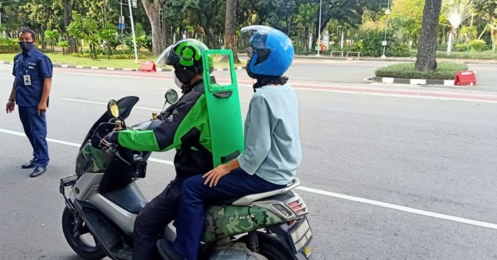 Hindari Menyentuh Wajah Selama Perjalanan
