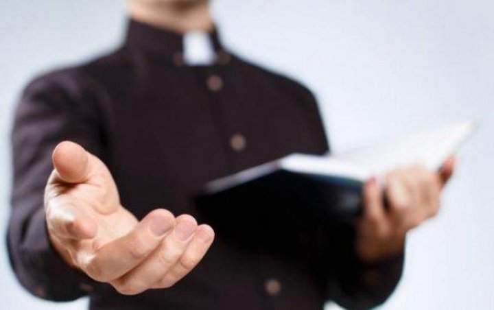 Viral Pria Ngaku Mantan Pendeta, Ungkap Dapat Fasilitas Tiduri 11 Pelayan  Wanita