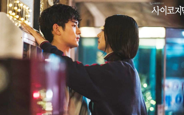 Tinggal Bersama, Kim Soo Hyun Bakal Makin Perhatian Pada Seo Ye Ji di 'It's Okay to Not Be Okay'