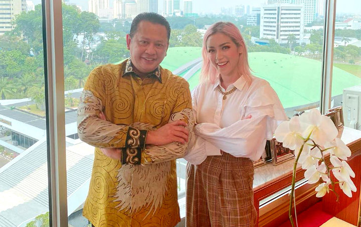 Kocaknya Jessica Iskandar Adu Gombalan Lawan Ketua MPR, Siapa Lebih Jago?