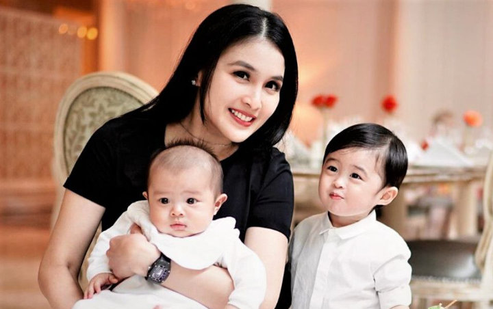 Sandra Dewi Terenyuh Lihat Kedua Putranya Rukun, Tulis Pesan Manis Ini