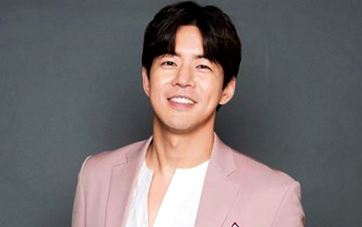 Lee Sang Yoon Buat Perubahan Mengejutkan Jadi Penjahat di Bocoran Foto Film 'Okay Madam'