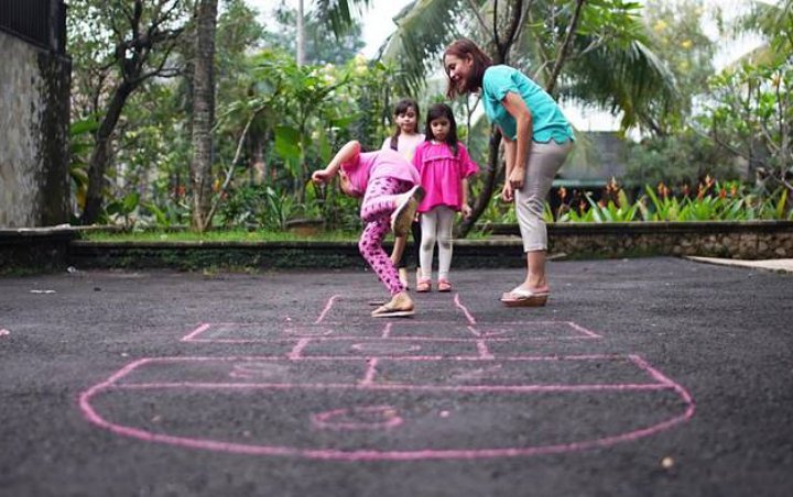 Sederhana dan Mudah Dilakukan 8 Permainan  Tradisional  Ini 