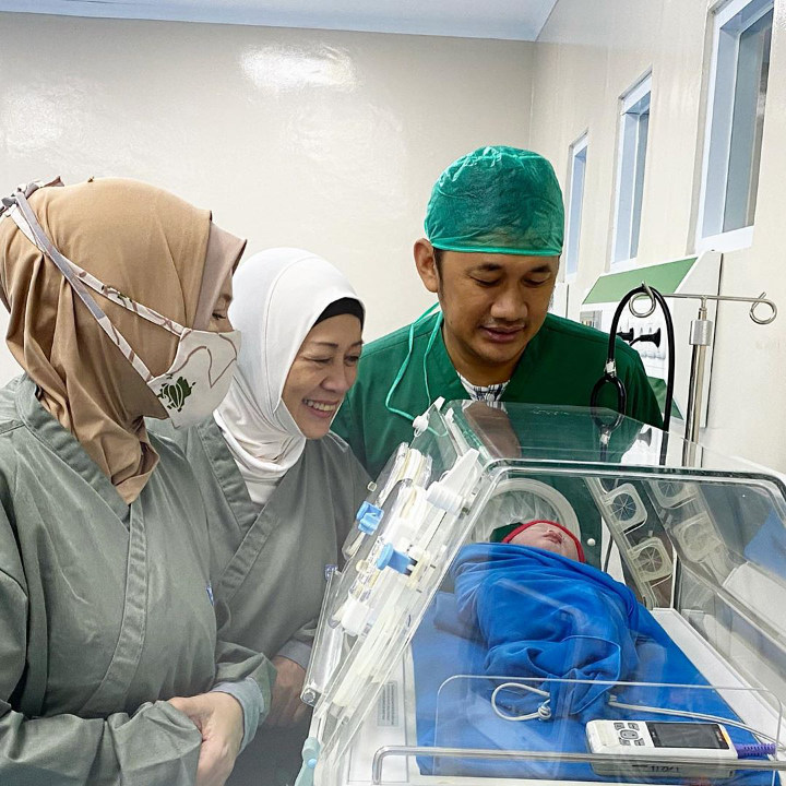 Kebahagiaan Keluarga Zaskia Adya Mecca Menyambut   Anggota Baru