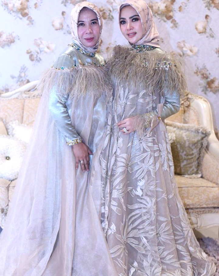 Sosok Kakak Tiri Syahrini