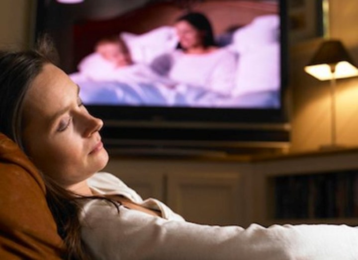 Tidur dengan Televisi Menyala