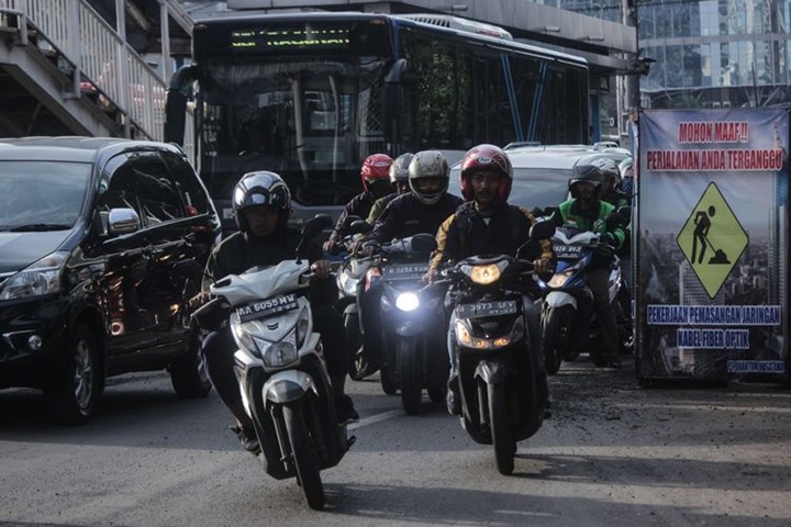 Disiplin dalam Menjaga Jarak dengan Pengendara Lain