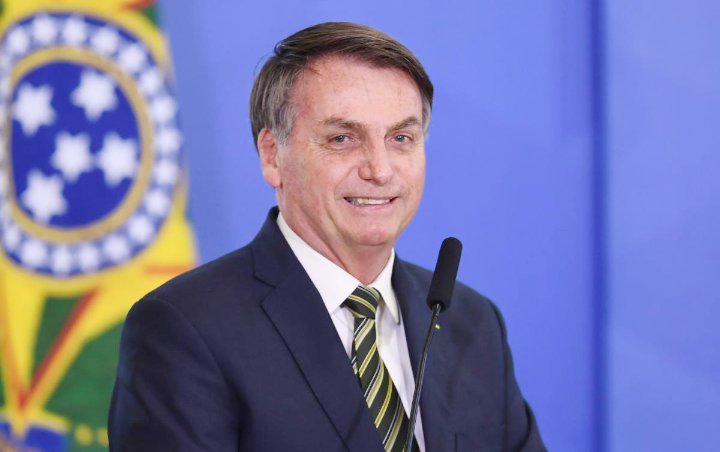 Presiden Brasil Jair Bolsonaro Kena Tuntut Akibat Lepas Masker Saat Umumkan Terinfeksi COVID-19