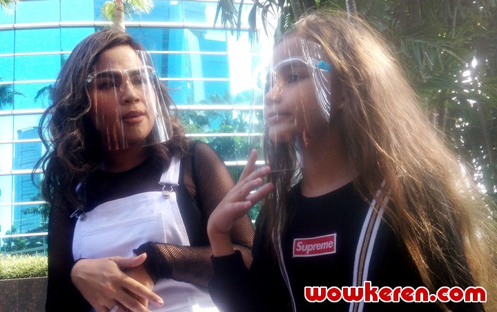 Melaney Ricardo Ungkap Kesulitan Sang Suami Pulang ke Indonesia