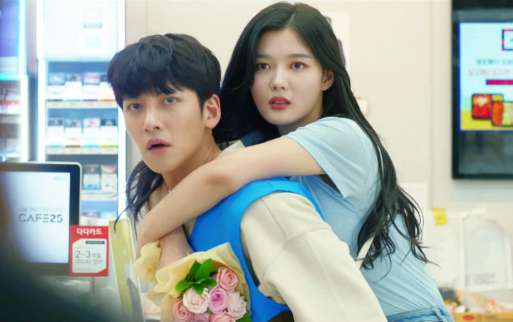 Bak Main Petak Umpet, Begini Kocaknya Tingkah Ji Chang Wook dan Kim Yoo Jung di 'Backstreet Rookie'