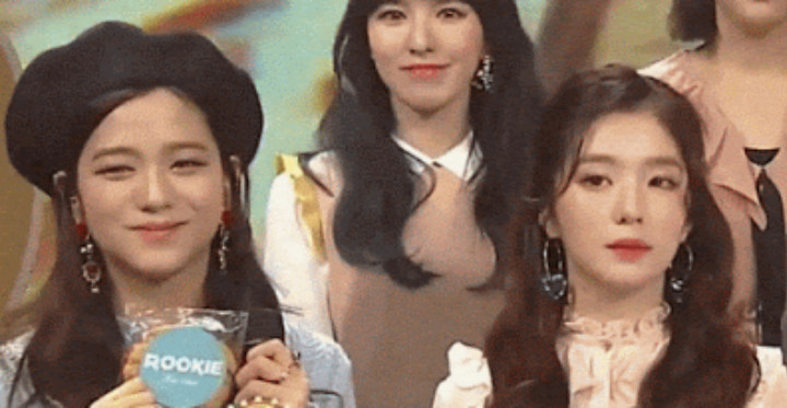 Irene Red Velvet dan Jisoo BLACKPINK 1