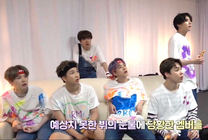 V Nangis Teringat Mendiang Neneknya, Reaksi Member BTS Jadi Sorotan