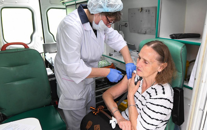 Jadi Yang Pertama di Dunia, Rusia Selesai Uji Klinis Vaksin COVID-19 ke Manusia