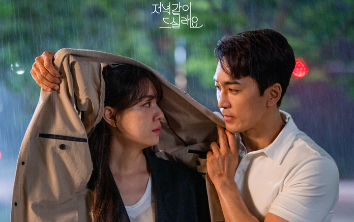 Syuting Ciuman 'Dinner Mate', Wajah Song Seung Heon Nemplok di Leher Seo Ji Hye Curi Fokus