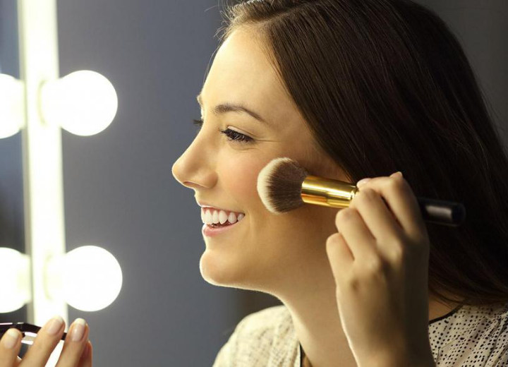 Menjaga Make Up Tahan Lama