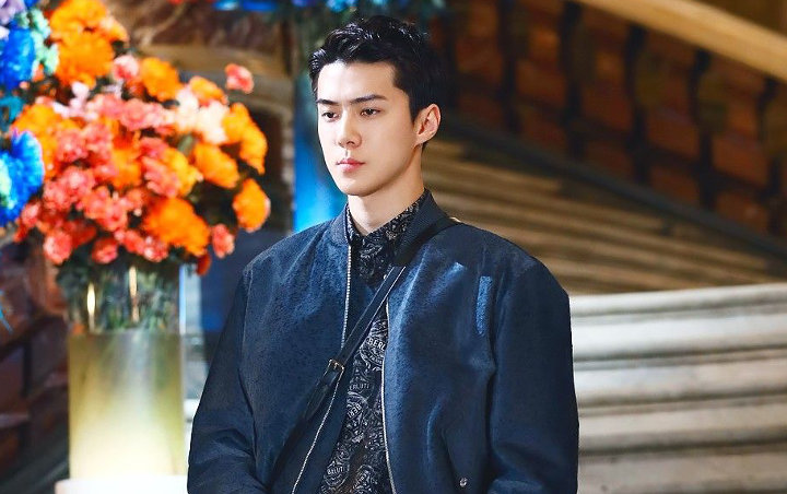 Penampilan Sehun EXO Kenakan Setelan Jas di Fansign Online Bikin Heboh