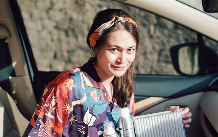 Sabai Morscheck memamerkan potret liburannya ke Pantai Macan, Kepulauan Seribu, Jakarta. Dalam unggahannya di Instagram, aura cantik Sabai saat mengandung dengan balutan bikini two piece banjir pujian